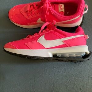 Nike Air Max Pre-Day sneakers Woman’s size 7